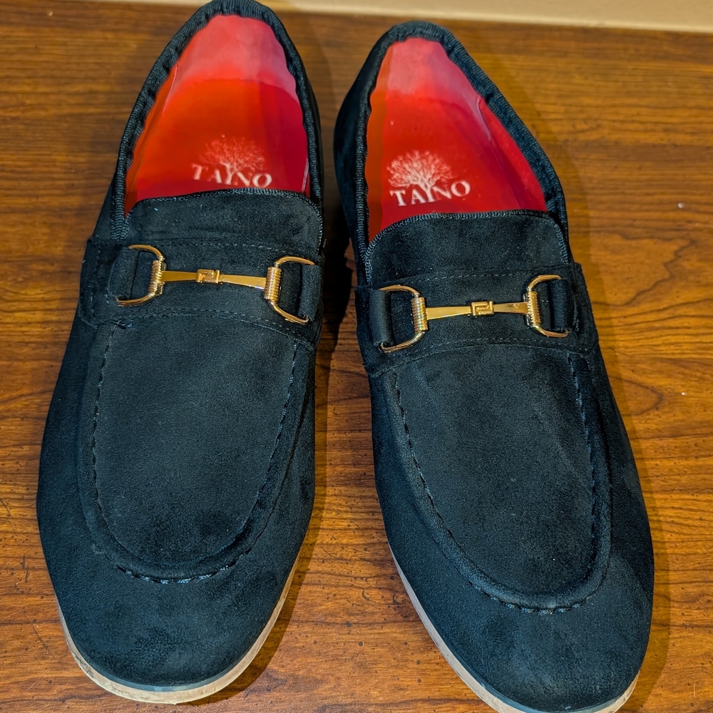 Tayno Men's Black Loafers with Gold Accent
